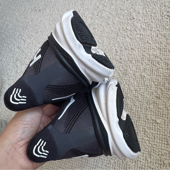 Hoka Women’s Clifton 9 Sneakers US 9.5 - Picture 8 of 10